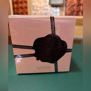 NEW Sealed Viktor & Rolf Flowerbomb Eau de Parfum - 1.7 oz.